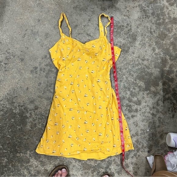 Hollister Yellow Floral Dress Women’s Size Medium EUC TieBack Sundress - Picture 8 of 9